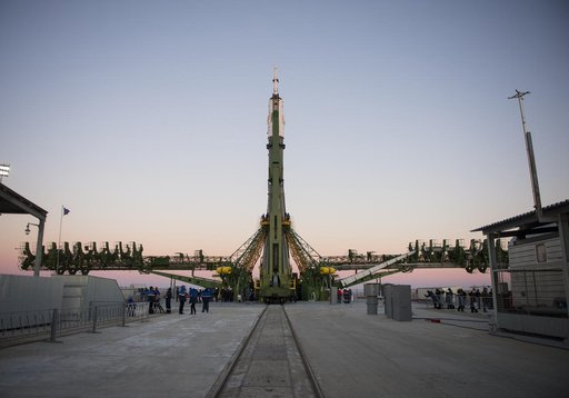 Expedition 42 Soyuz Rollout