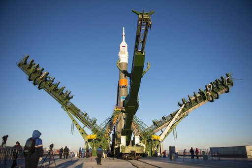 Expedition 42 Soyuz Rollout