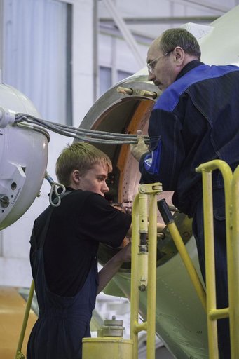 Expedition 43 Soyuz Assembly