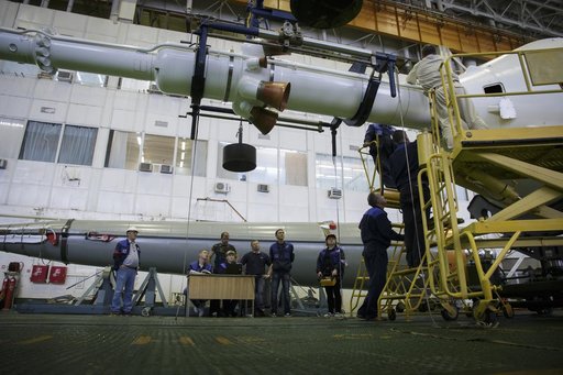 Expedition 43 Soyuz Assembly