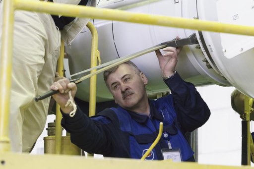 Expedition 43 Soyuz Assembly