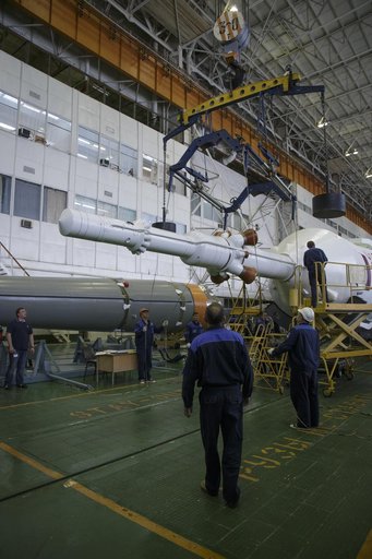 Expedition 43 Soyuz Assembly