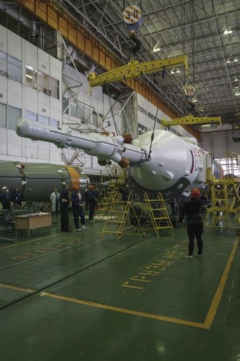 Expedition 43 Soyuz Assembly