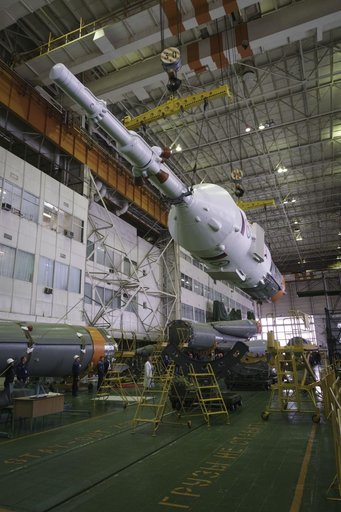 Expedition 43 Soyuz Assembly