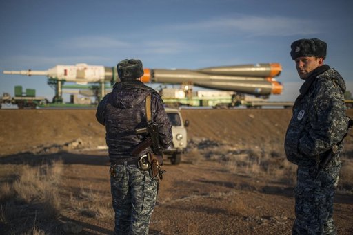 Expedition 43 Soyuz Rollout