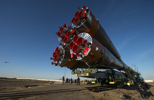 Expedition 43 Soyuz Rollout