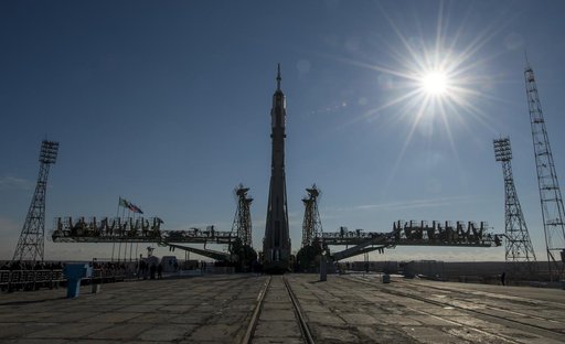 Expedition 43 Soyuz Rollout