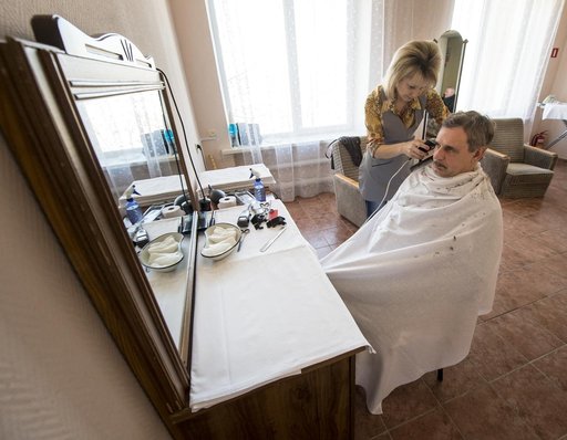 Expedition 43 Crew Haircuts