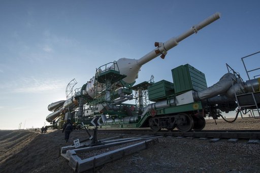 Expedition 43 Soyuz Rollout