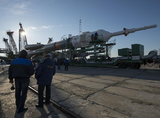 Expedition 43 Soyuz Rollout