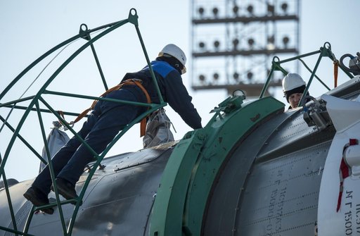 Expedition 43 Soyuz Rollout