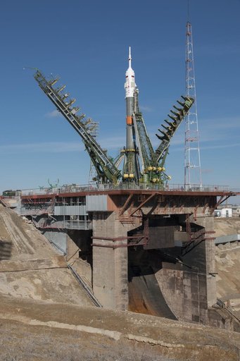 Expedition 43 Soyuz Rollout
