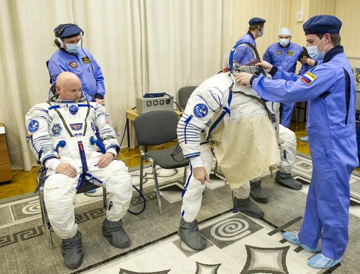 Expedition 43 Preflight