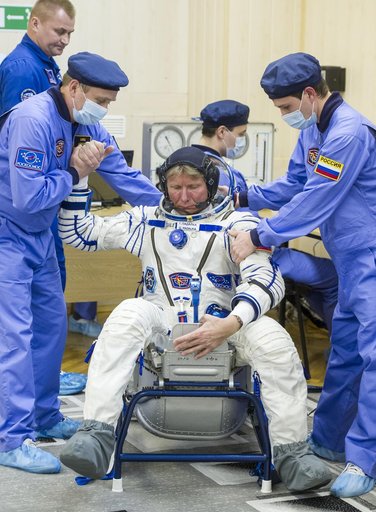 Expedition 43 Preflight