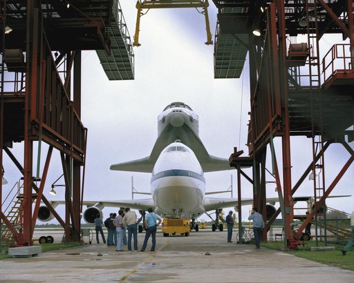 Orbiter Atlantis arrival at SLF