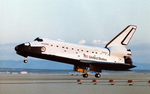 Landing of the Discovery at end of the STS 41-D mission