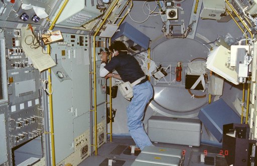 Astronauts Lodewijk van den Berg observes growth of crystals in VCGS