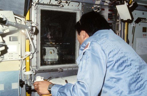 Taylor E. Wang observes growth of crystals in VCGS aboard orbiter