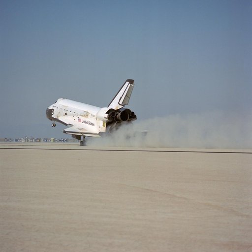 Shuttle Challenger landing on Runway 17 at Edwards at end of 51-B mission