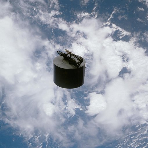 Deployment of the Syncom IV (LEASAT) during STS 51-D mission