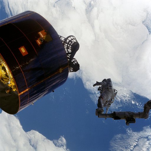 LEASAT-3 repair during the van Hoften and Fisher EVA