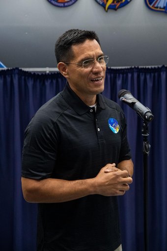 Frank Rubio gives a speech