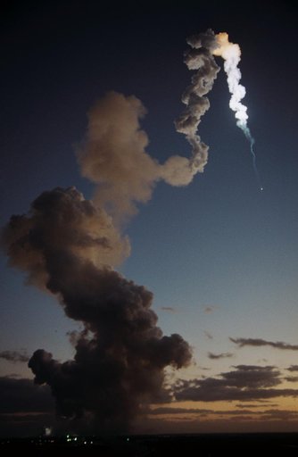 Launch of the Shuttle Columbia and begining of STS 61-C mission