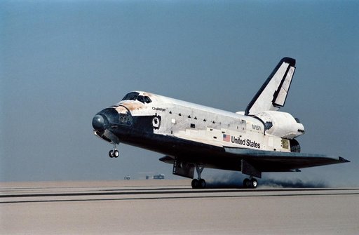 Landing of the Shuttle Challenger and end of STS 61-A mission