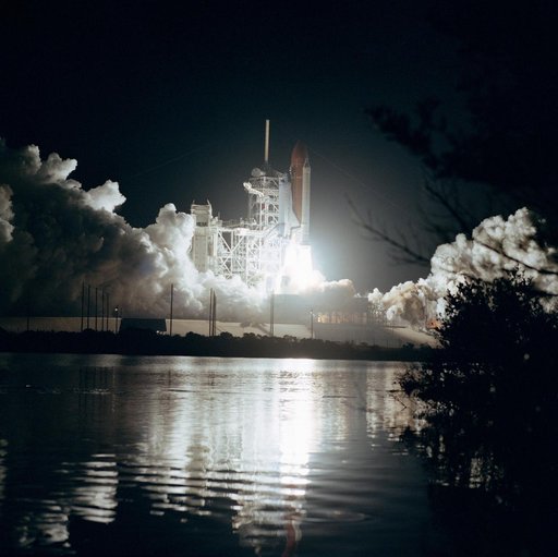 Launch of the Shuttle Atlantis and begining of STS 61-B mission