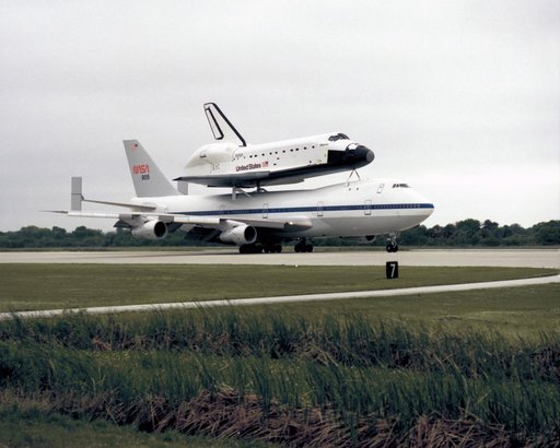 Orbiter Atlantis arrival at SLF.