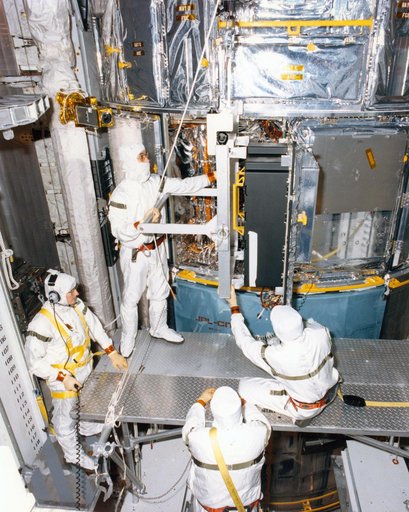KSC-90pc-0674