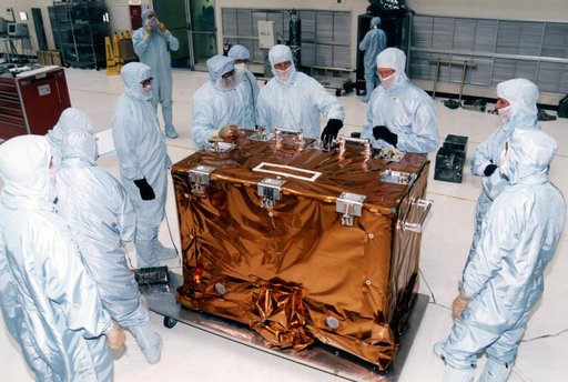 STS-82 Discovery crew familiarize themselves with hardware for flight