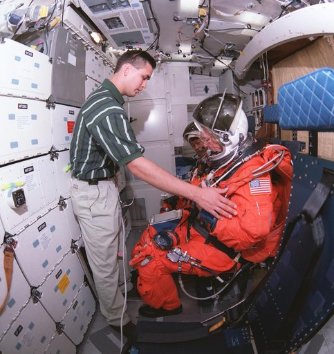 STS-95 crew training - emergency egress training at bldg 9