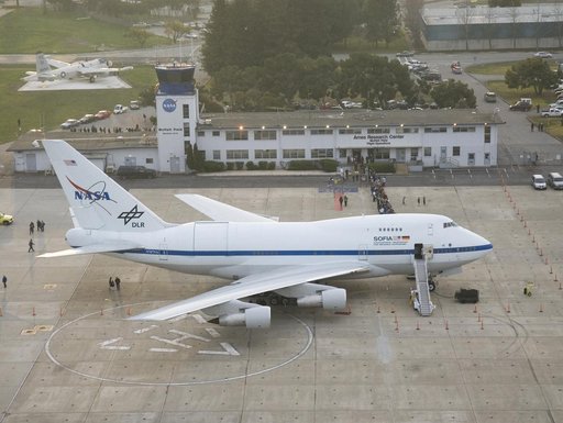 Thousands of NASA Ames employees and their families toured NASA's SOFIA flying observatory during its first visit to NASA Ames Research Center, Jan. 14, 2008
