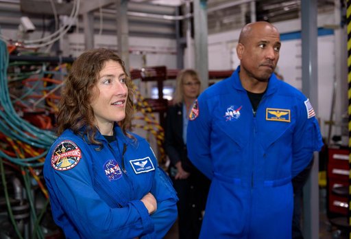 Orion Astronauts Visit Ames Entry Systems and Technology Divisio