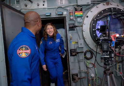 Orion Astronauts Visit Ames Entry Systems and Technology Divisio