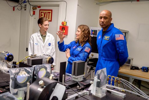 Orion Astronauts Visit Ames Entry Systems and Technology Divisio