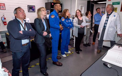 Orion Astronauts Visit Ames Entry Systems and Technology Divisio