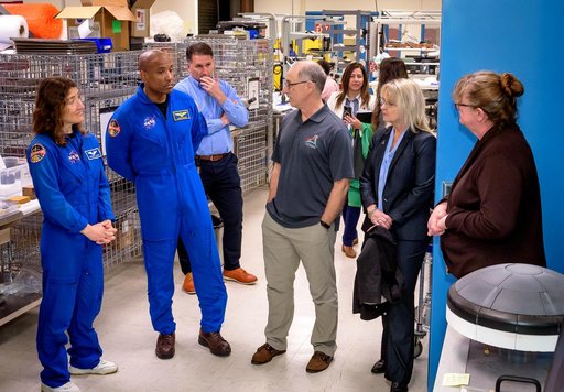 Orion Astronauts Visit Ames Entry Systems and Technology Divisio
