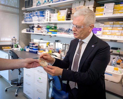 Mark Clampin Tours the Bioscience Collaborative Laboratory