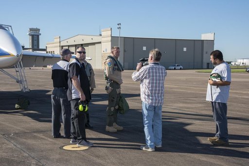 NASA Pilots Prepare for QSF18 Flight