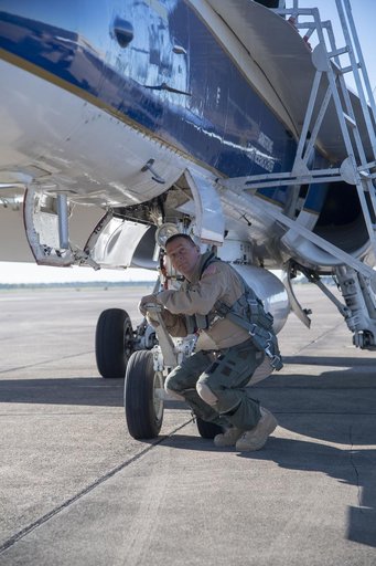 NASA Pilots Prepare for QSF18 Flight