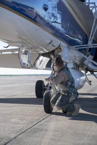 NASA Pilots Prepare for QSF18 Flight