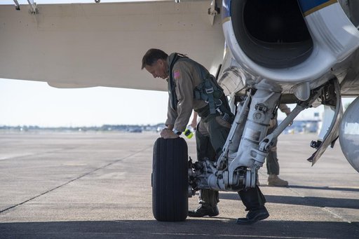 NASA Pilots Prepare for QSF18 Flight