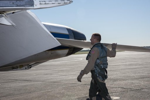 NASA Pilots Prepare for QSF18 Flight