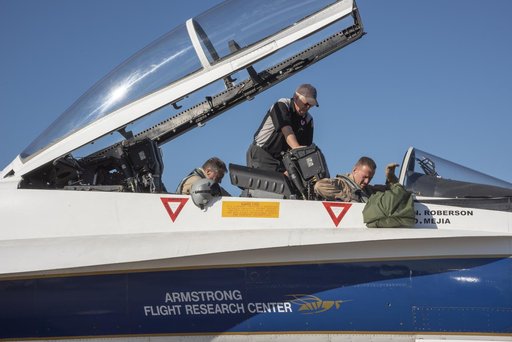 NASA Pilots Prepare for QSF18 Flight