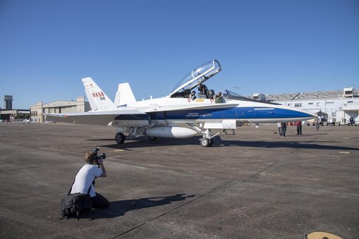 NASA Pilots Prepare for QSF18 Flight