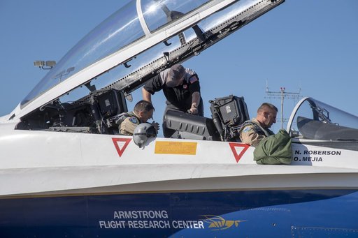 NASA Pilots Prepare for QSF18 Flight