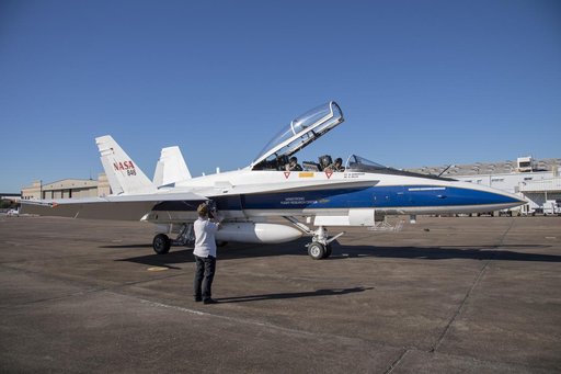 NASA Pilots Prepare for QSF18 Flight