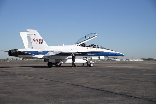 NASA Pilots Prepare for QSF18 Flight